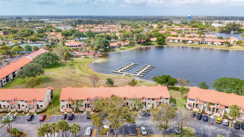  Condo & Townhome Photos
