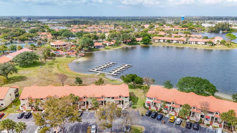  Condo & Townhome Photos