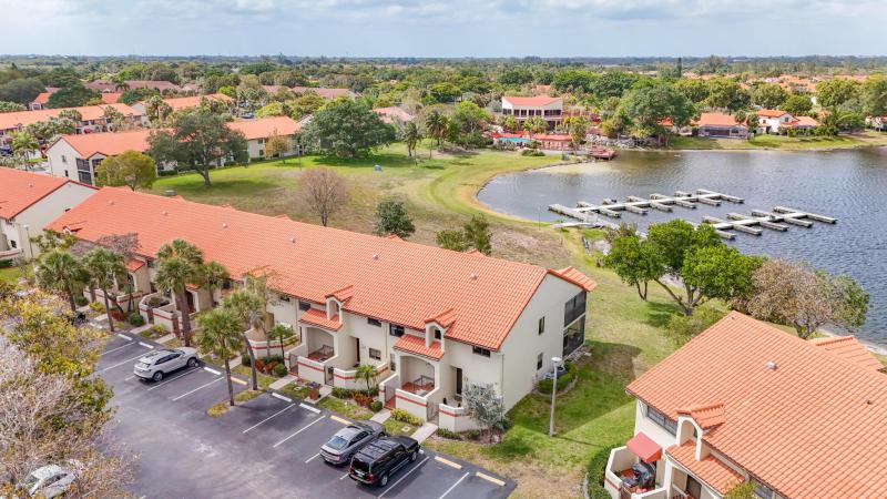  Condo & Townhome Photos