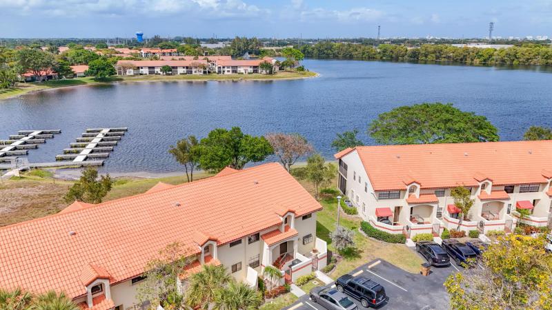  Condo & Townhome Photos