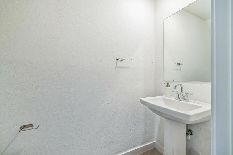  Condo & Townhome Photos