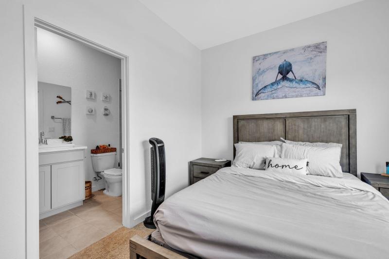  Condo & Townhome Photos