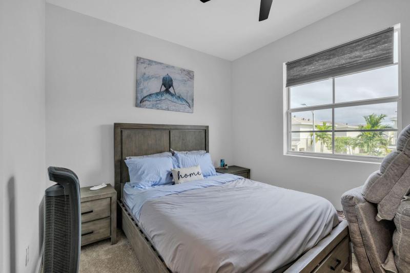  Condo & Townhome Photos