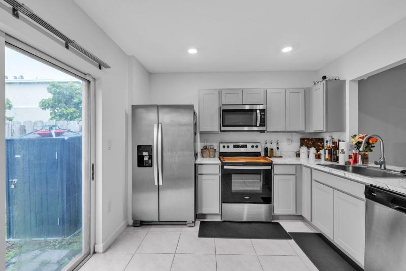  Condo & Townhome Photos