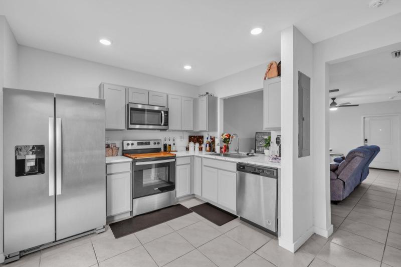  Condo & Townhome Photos