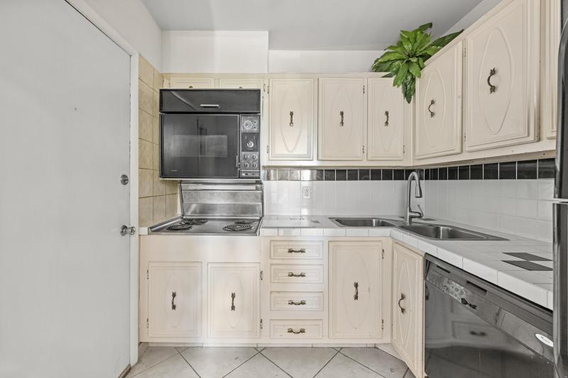  Condo & Townhome Photos
