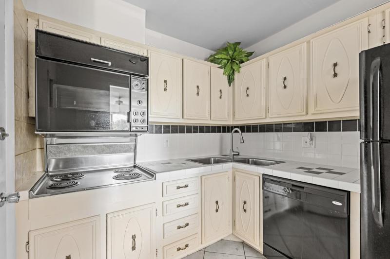 Condo & Townhome Photos