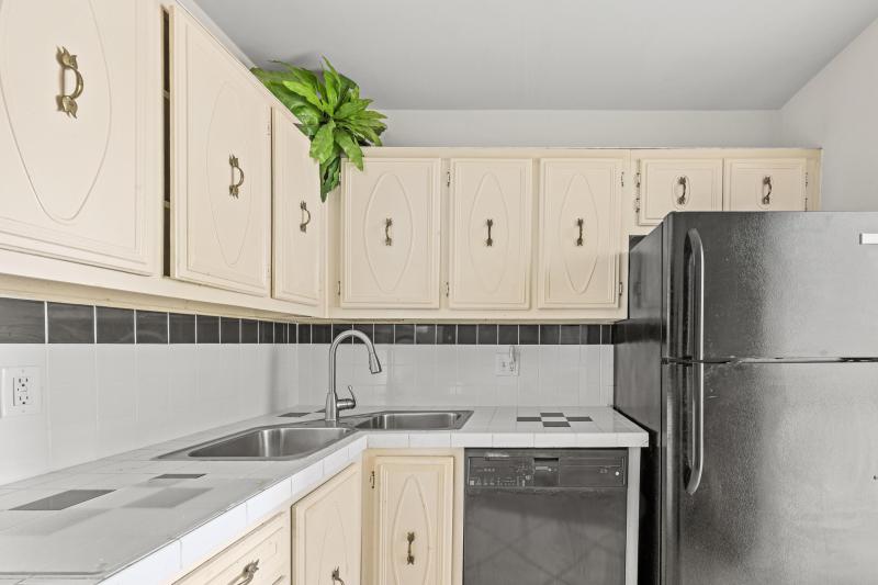  Condo & Townhome Photos