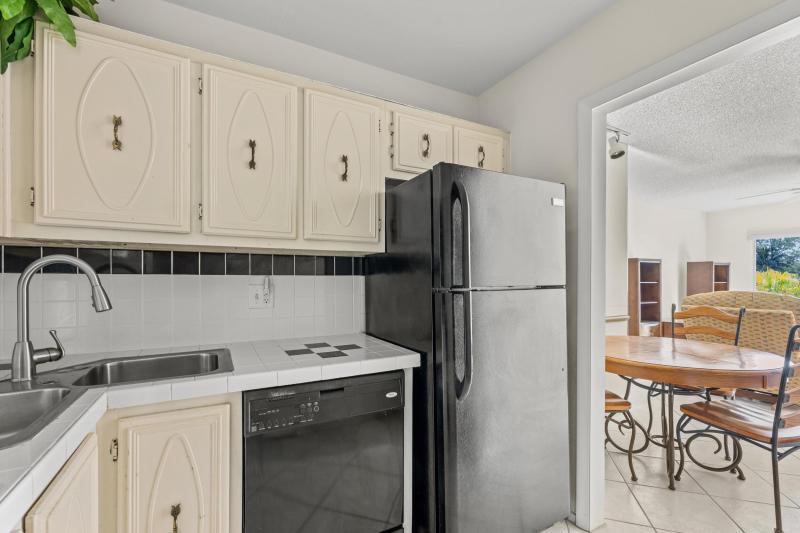  Condo & Townhome Photos