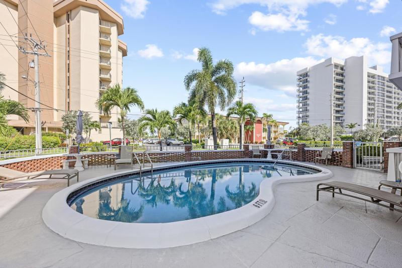  Condo & Townhome Photos
