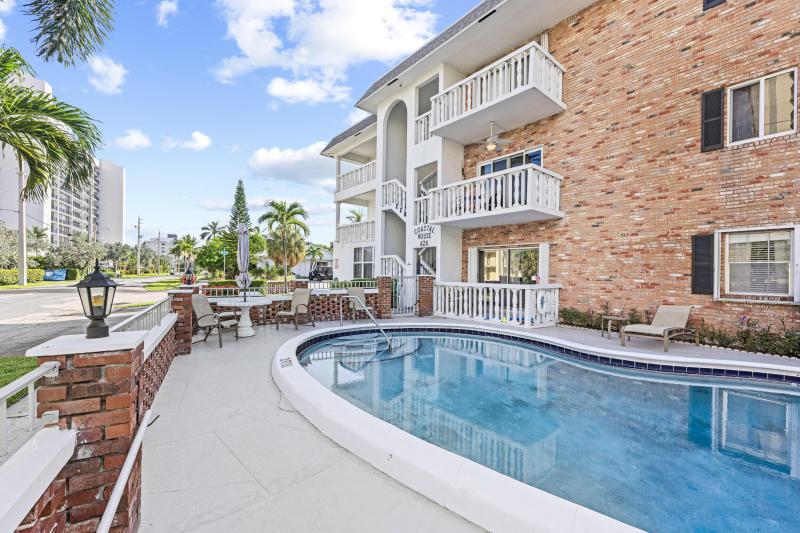 Condo & Townhome Photos