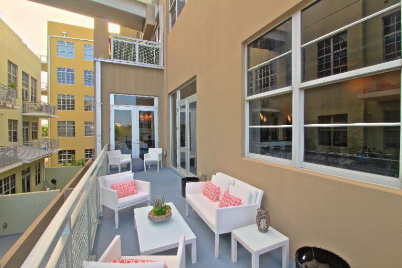  Condo & Townhome Photos