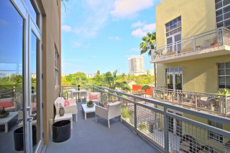  Condo & Townhome Photos