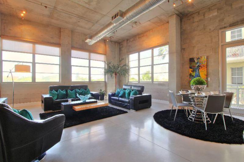  Condo & Townhome Photos