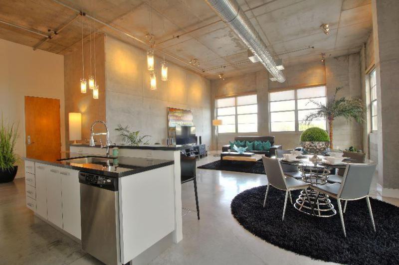  Condo & Townhome Photos