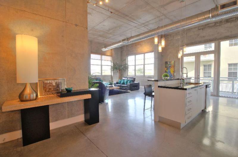  Condo & Townhome Photos
