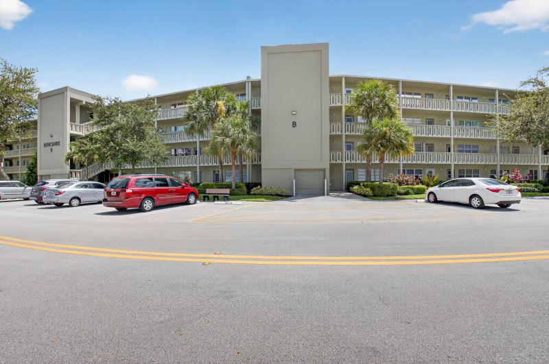  Condo & Townhome Photos