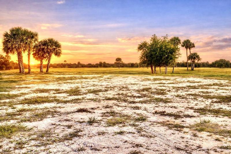  Commercial & Industrial Land Images 