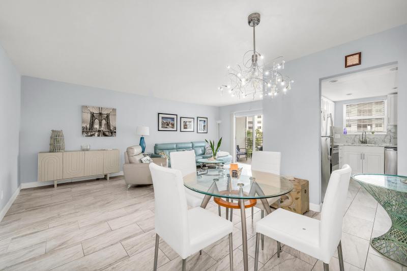  Condo & Townhome Photos