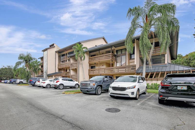  Condo & Townhome Photos