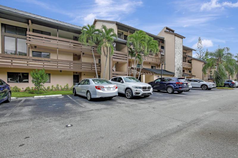  Condo & Townhome Photos