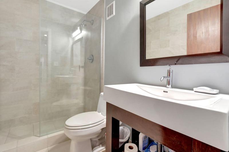  Condo & Townhome Photos