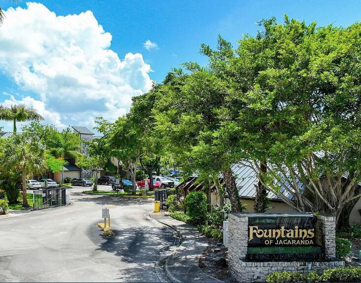 Condo & Townhome Photos