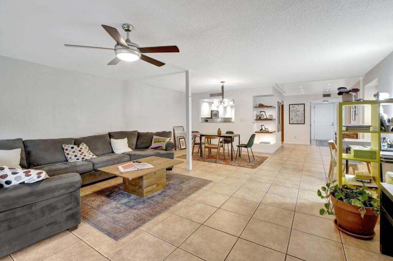  Condo & Townhome Photos