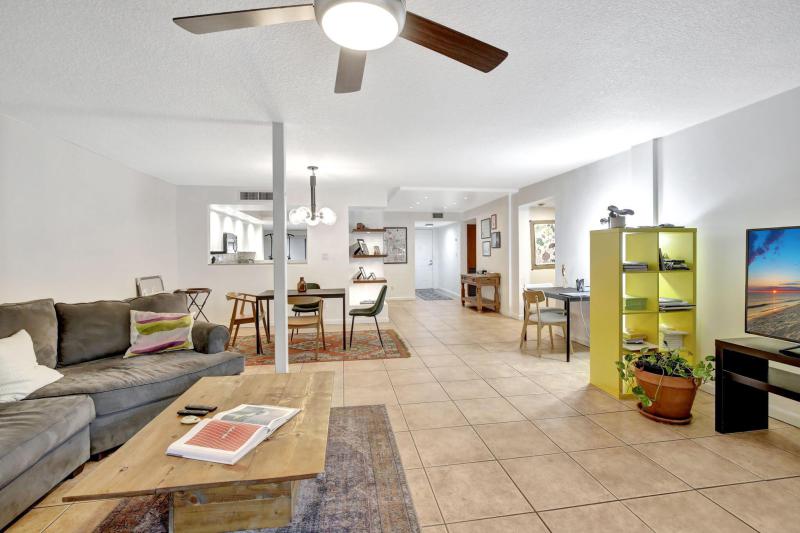  Condo & Townhome Photos