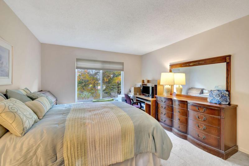  Condo & Townhome Photos