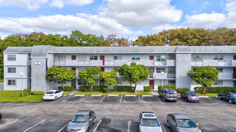  Condo & Townhome Photos