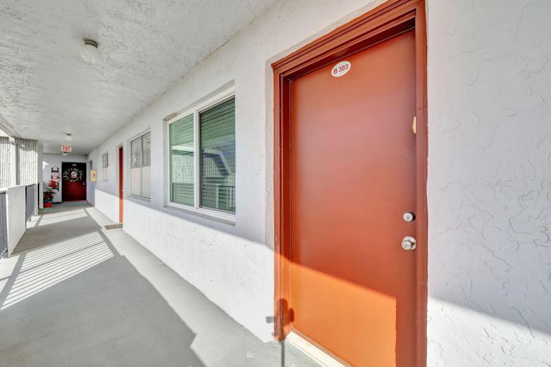  Condo & Townhome Photos