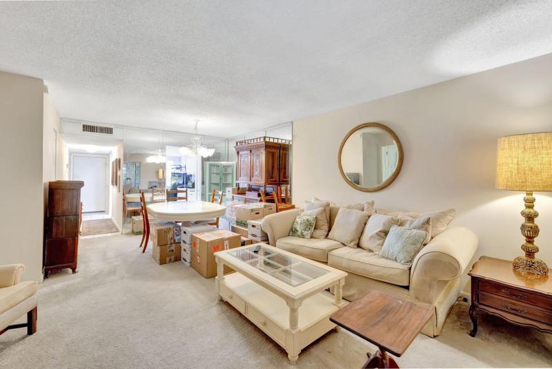  Condo & Townhome Photos