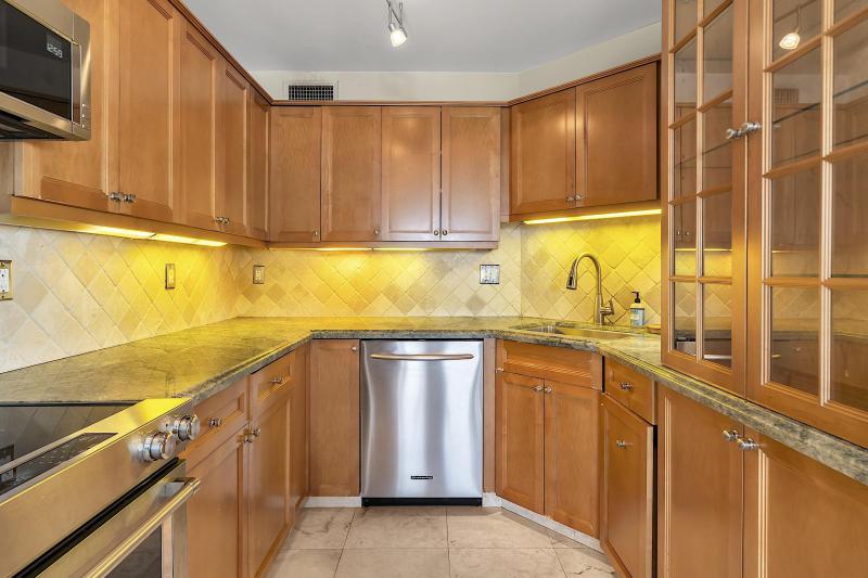  Condo & Townhome Photos