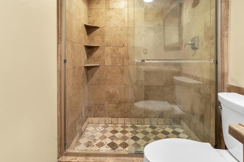  Condo & Townhome Photos
