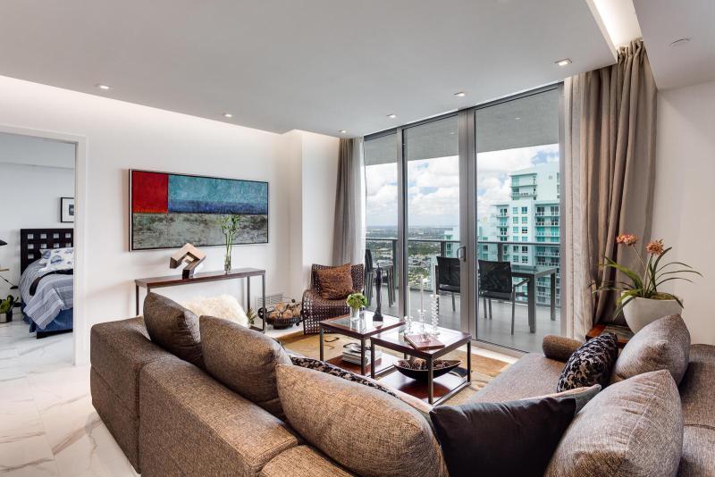  Condo & Townhome Photos