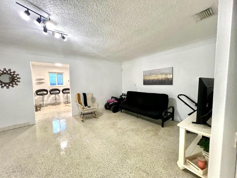 Single Family Homes Photo 10:  Pompano Beach,  FL 33064
