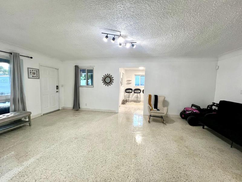  Single Family Homes Photo 9:  Pompano Beach,  FL 33064