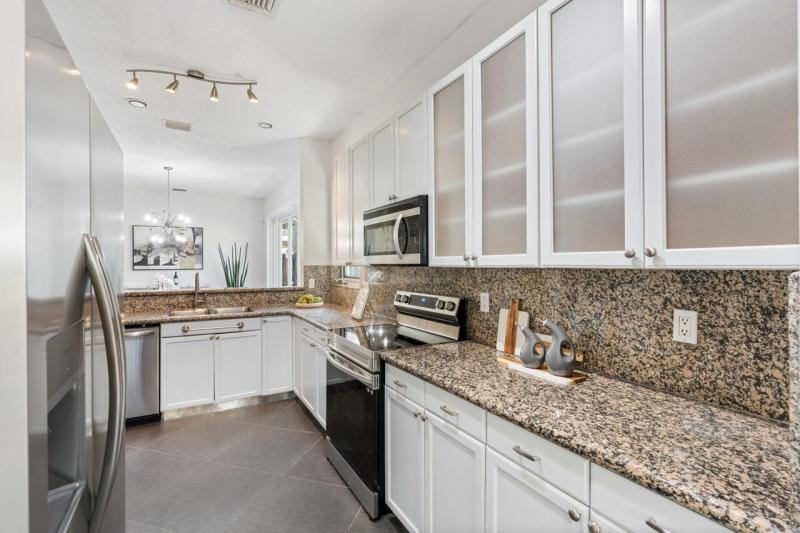  Condo & Townhome Photos