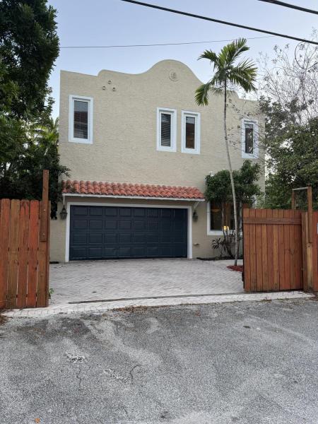  Condo & Townhome Photos