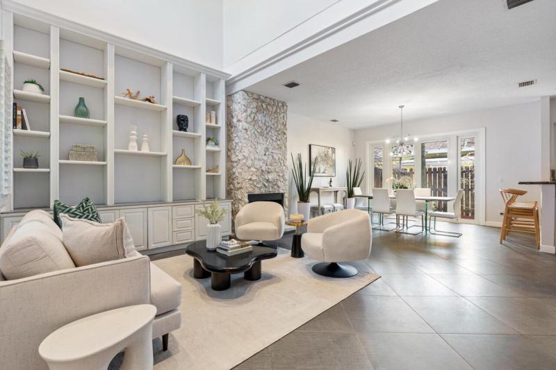  Condo & Townhome Photos
