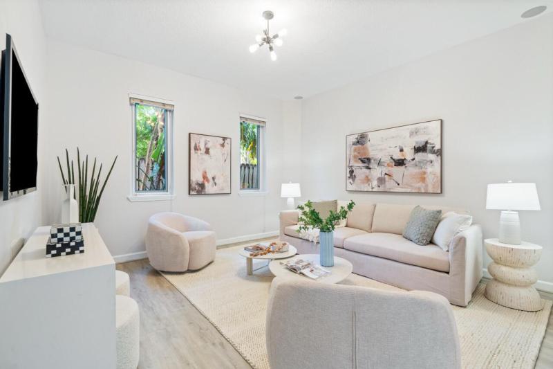 Condo & Townhome Photos