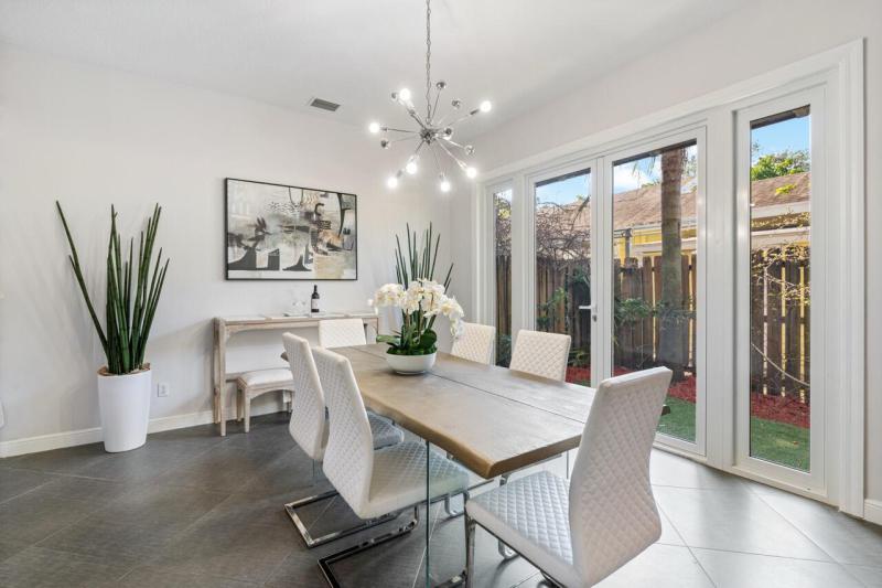  Condo & Townhome Photos