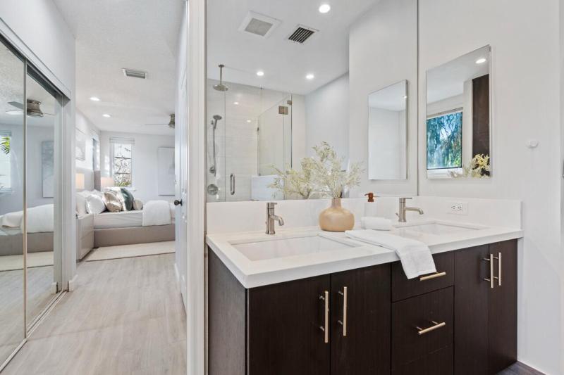  Condo & Townhome Photos