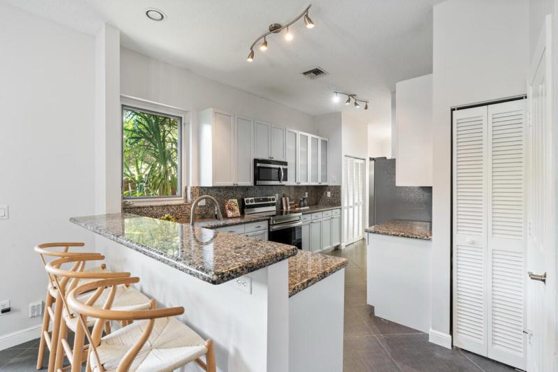  Condo & Townhome Photos