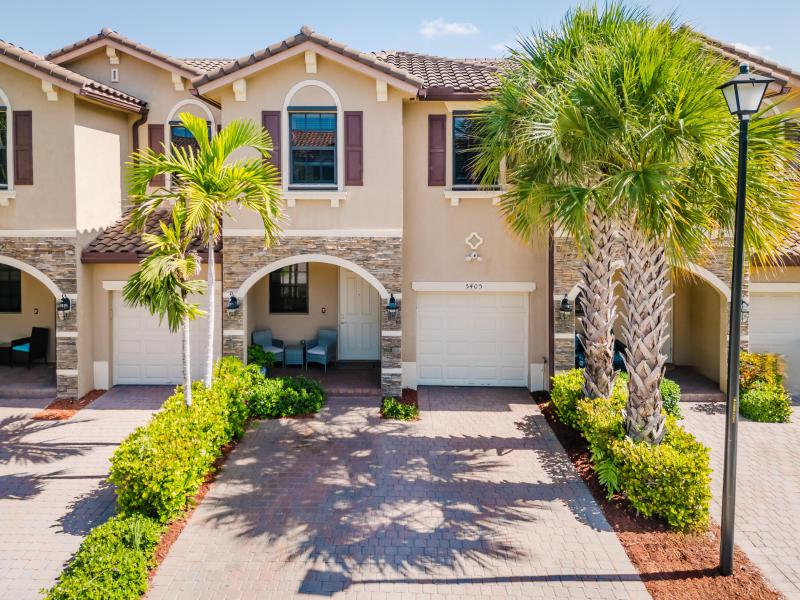  Condo & Townhome Photos