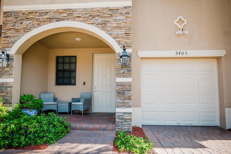  Condo & Townhome Photos