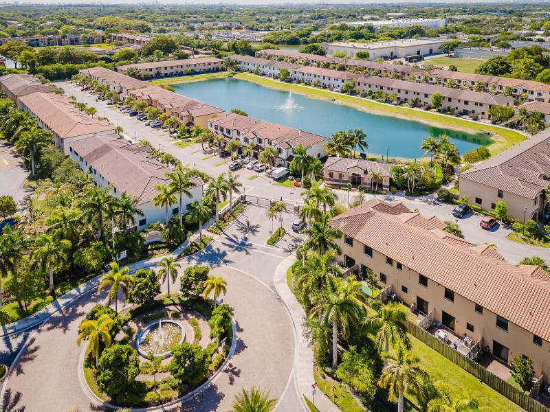  Condo & Townhome Photos
