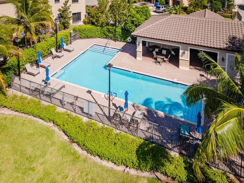  Condo & Townhome Photos
