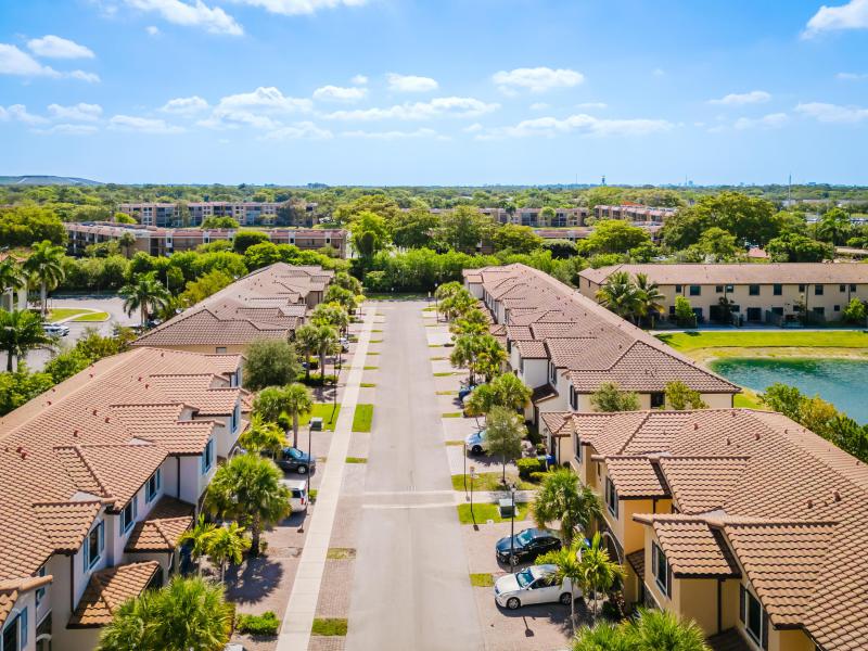  Condo & Townhome Photos
